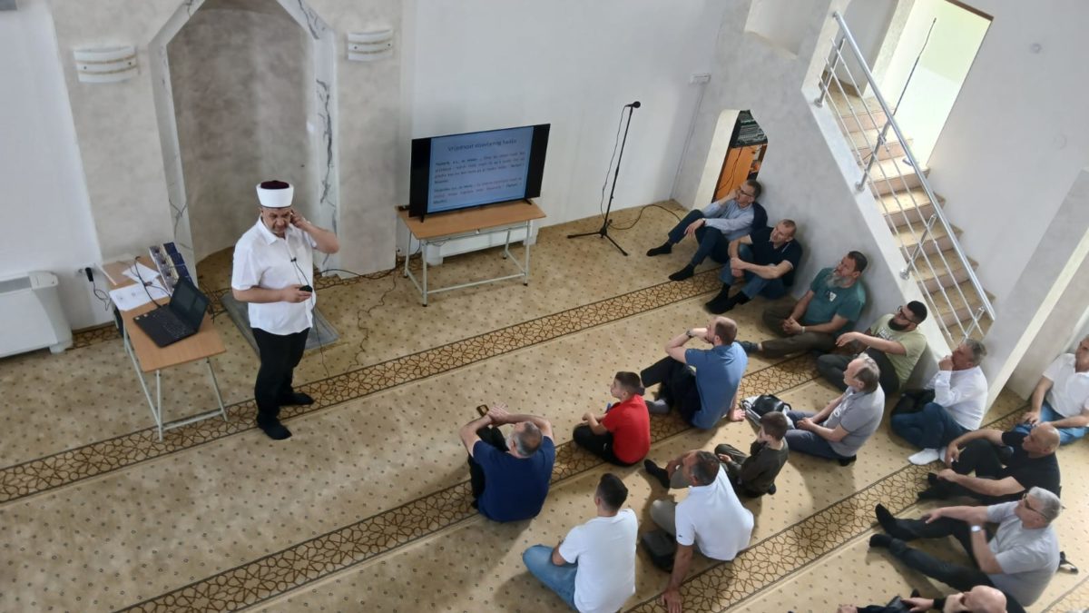 Održana edukacija za hadžije 14. grupe iz Muftijstva zeničkog